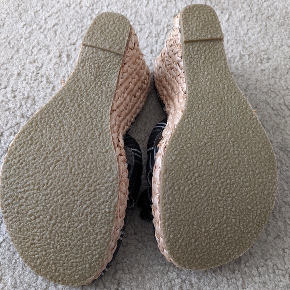 Volatile Wedge Sandals - Picture 6 of 6